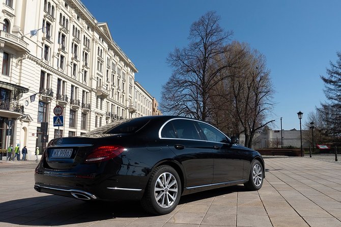 Luxury transport from/to Warsaw - Vienna / International Airport by private car - A direct route instead of a sightseeing tour