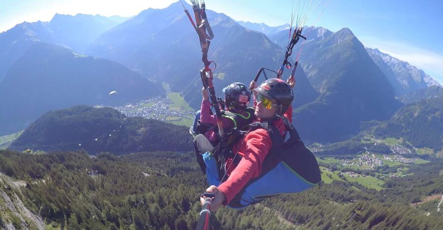 Mayrhofen: Höhenflug über den Bergen von Mayrhofen - Meeting the Pilot in Mayrhofen