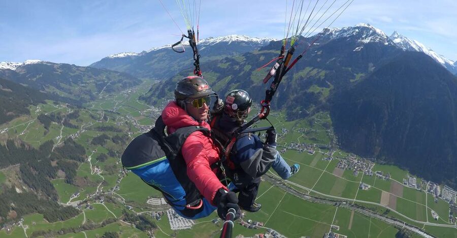 Mayrhofen: Paragliding Adventure With Soaring Views - A short briefing and simple equipment setup