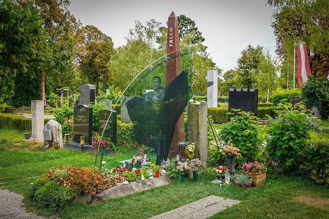 Mobile puzzle rally tour at the Vienna Central Cemetery - Following the 4.5-kilometer clue route