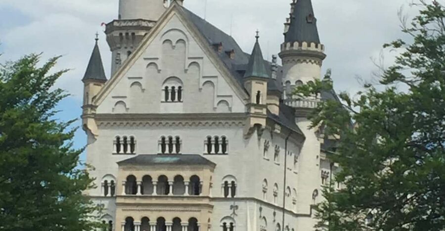 Munich: Neuschwanstein/Rothenburg/Eagle's Nest/Salzburg Trip - Transport, pickup, and group size