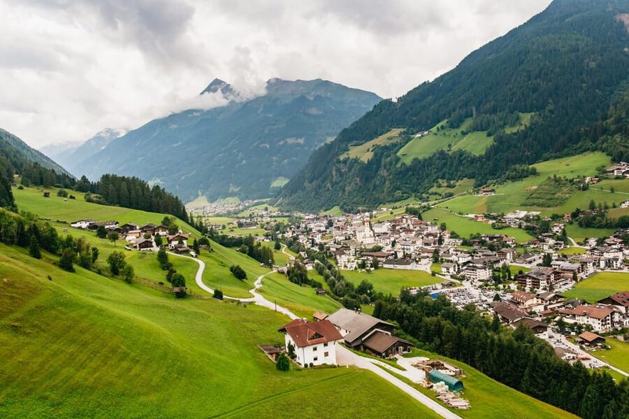 Neustift im Stubaital: Tandem Paragliding Flight - Who should book this experience