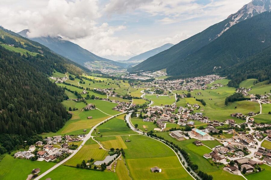 Neustift im Stubaital: Tandem Paragliding Flight - The 15-minute cable-car ride to the launch area