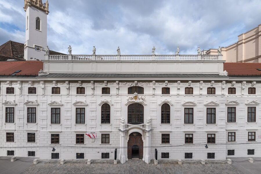 Palais Lobkowitz Audio Guide Tour - Entering the baroque palace interior