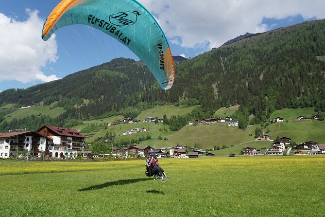 Paragliding experience in Fulpmes in the Stubai Valley - Twelve to twenty-two minutes above the Stubai Valley