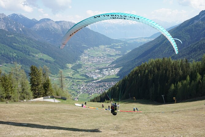 Paragliding in the morning - The launch and first minutes in the Stubai Valley