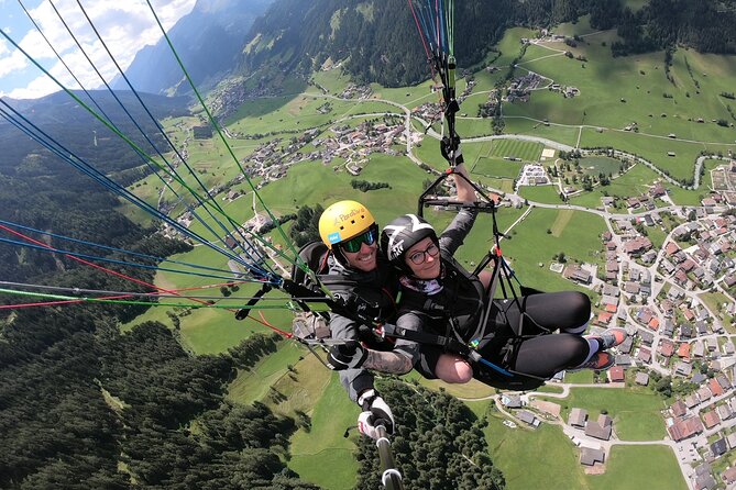 Paragliding & Tandemflüge with World Champion & Team, Stubaital - Landing, packing, and the return to the school