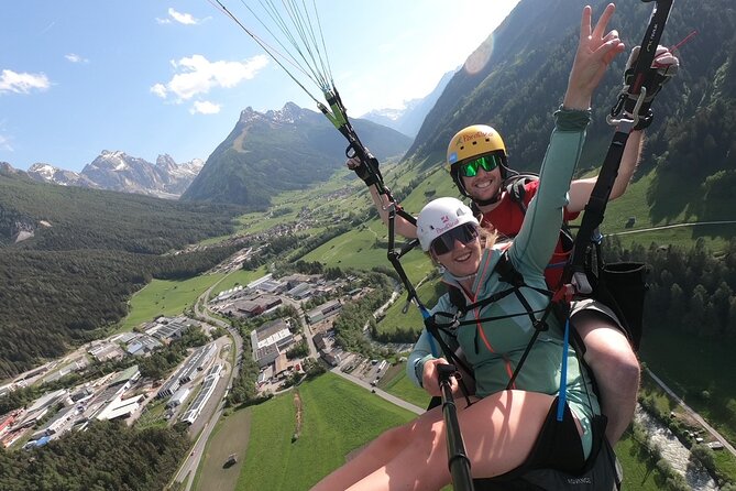 Paragliding & Tandemflüge with World Champion & Team, Stubaital - Getting ready for the 10-meter launch