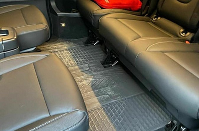Private airport transfer in Vienna for up to 8 people in minibus - Is $135.26 a good price?