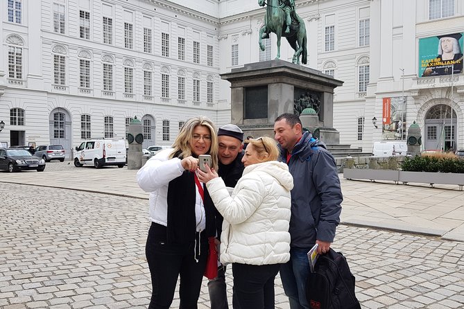 Private City Discovery walk - Historical Treasure hunt - The challenges are the main event