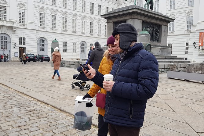 Private City Discovery walk - Historical Treasure hunt - Why the host still matters in a self-guided game