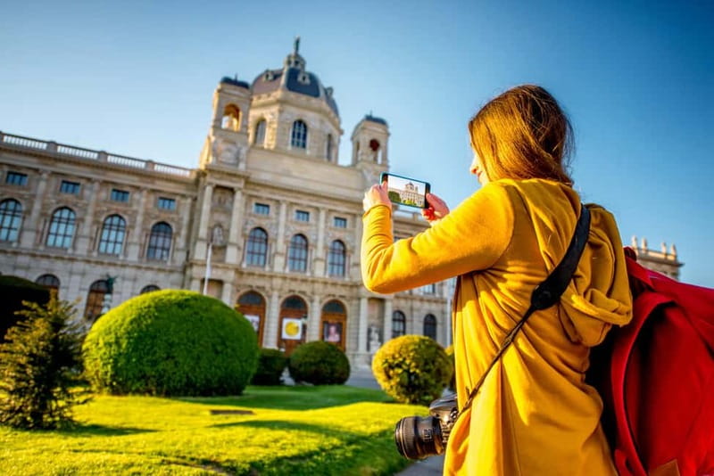 Private day trip: Budapest > Bratislava & Vienna, in English - Bratislava Old Town, castle, and cathedral