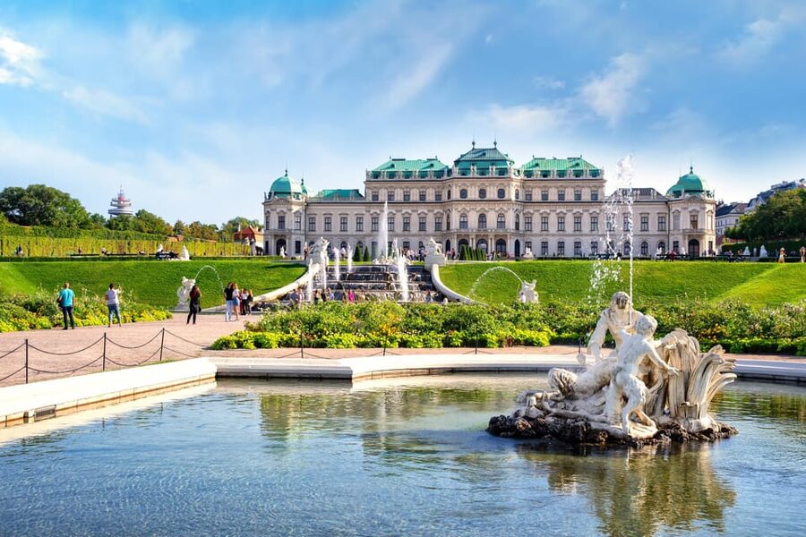 Private day trip from Budapest to Vienna and back - Schönbrunn Palace and its Baroque grounds