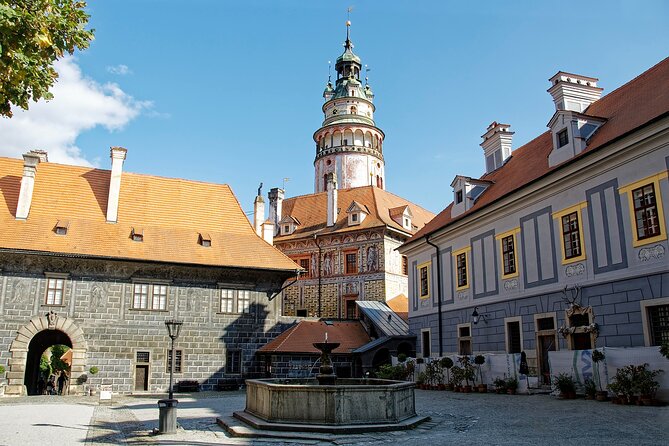 Private day trip from Linz to Cesky Krumlov and back - Exploring the old town at your own pace