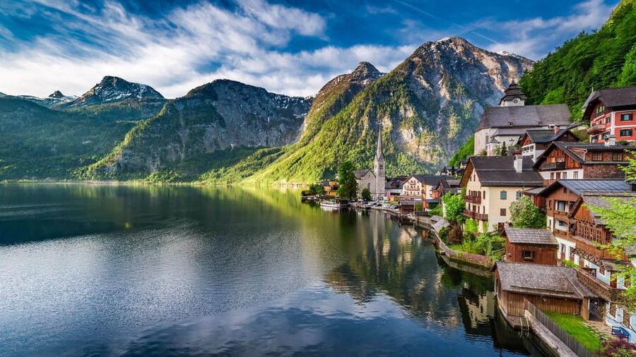 Private day trip from Munich to Eagle's Nest & Hallstatt - Hallstatt and its two-hour lakeside pause