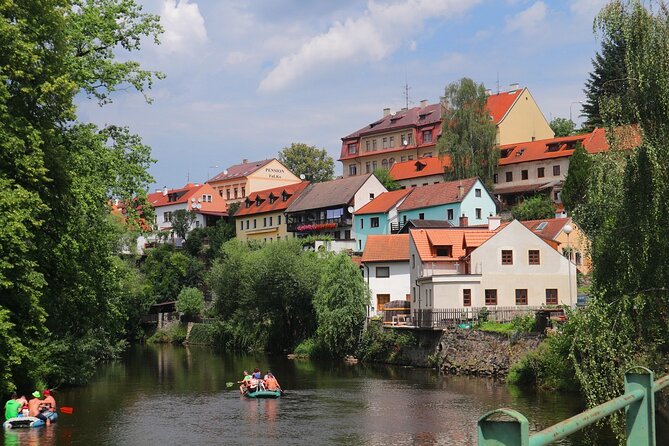 Private Driver from Prague to Vienna with a Stop in Cesky Krumlov - Who should book this transfer?