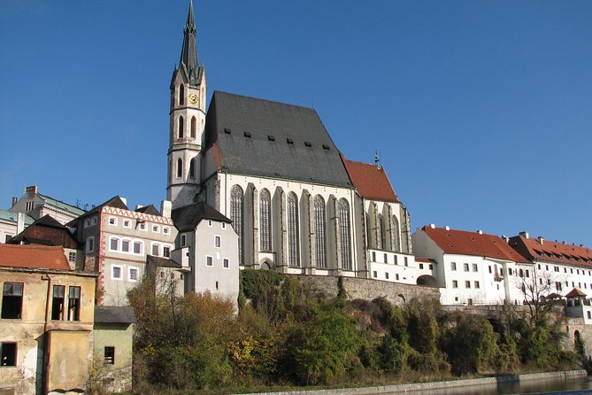 Private One-Way Sightseeing Transfer from Prague to Vienna via Cesky Krumlov - Key points to know before booking