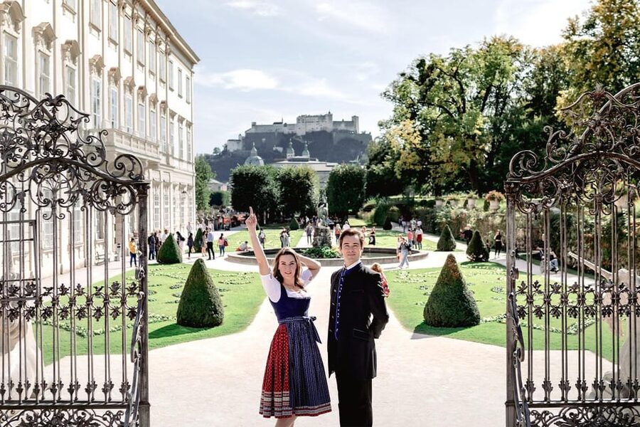 Private Sound of Maria Tour – Film Sites & Music (4.5 h) - Schloss Leopoldskron and the lakeside film mood