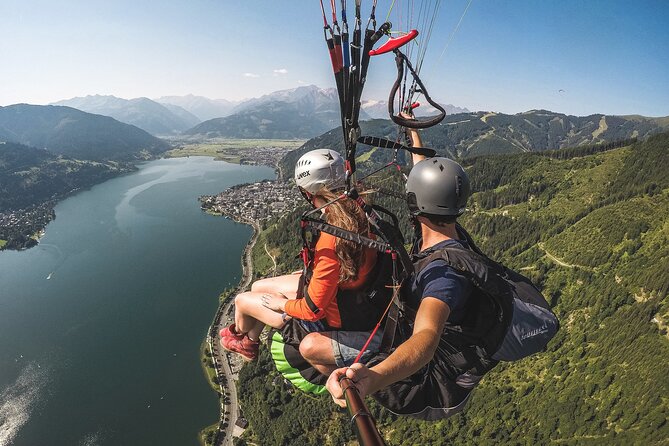 Private tandem flight Classic from the Schmittenhöhe in Zell am See - The takeoff is brief, then the scenery opens up