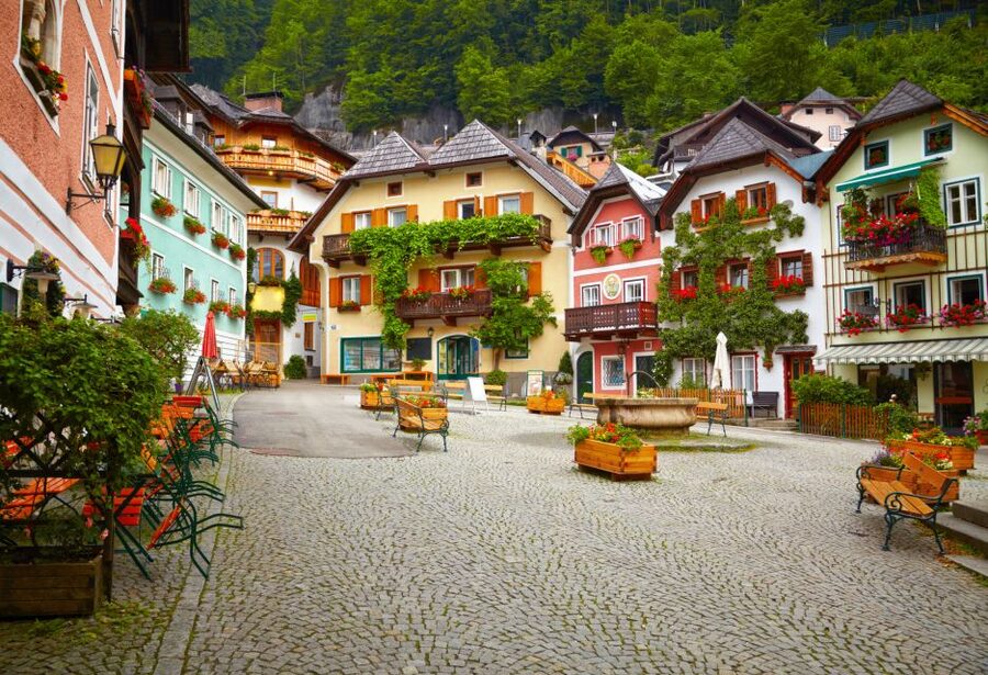Private Tour of Hallstatt from Salzburg - Exploring Hallstatt village and lunch beside the lake