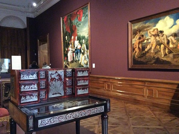Private Tour of the Belvedere Palace with an Art Historian: "Pictures of Austrian Identities". Art & History Tour with Skip-the-line Tickets - Meeting The Kiss in the right context