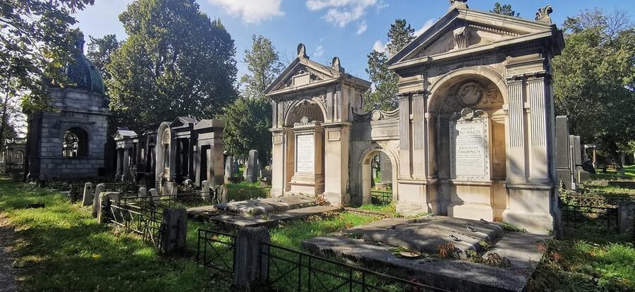Private tour: Vienna Central Cemetery 1st gate and 2nd gate - Monumental graves and the theater of memory