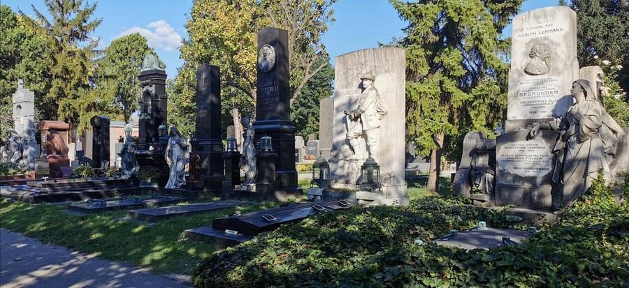 Private tour: Vienna Central Cemetery 1st gate and 2nd gate - The 2nd gate and Vienna’s grandest cemetery section