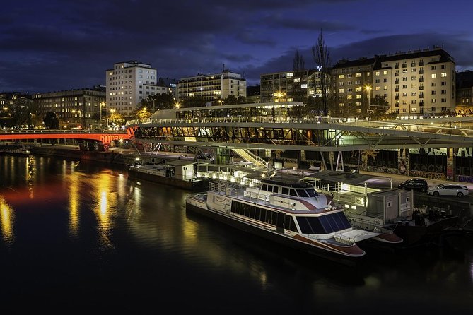Private Transfer from Munich to Vienna with 2 hours for sightseeing - Choosing Salzburg for a short city visit