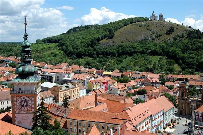 Private transfer from Prague to Vienna with 2h stop in Mikulov - Why this Prague to Vienna transfer makes sense