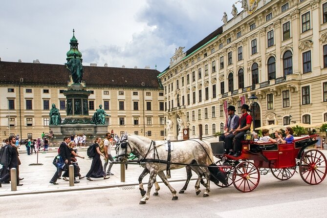 Private transfer from Salzburg to Vienna with 2h of sightseeing - Turning a long transfer into an Austrian day on the road
