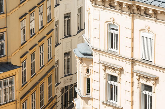 Private transfer from Salzburg to Vienna with 4h of Sightseeing - Melk: plan the monastery, not just the town