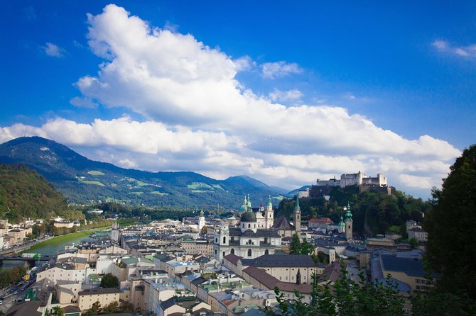 Private transfer from Vienna to Salzburg with 3h Sightseeing stop in Hallstatt - Who will appreciate this private transfer most