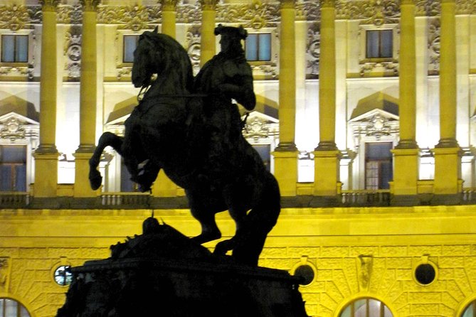 Private Vienna Evening Walk — Orientation for Your First Night - Heldenplatz and the difficult story behind the view