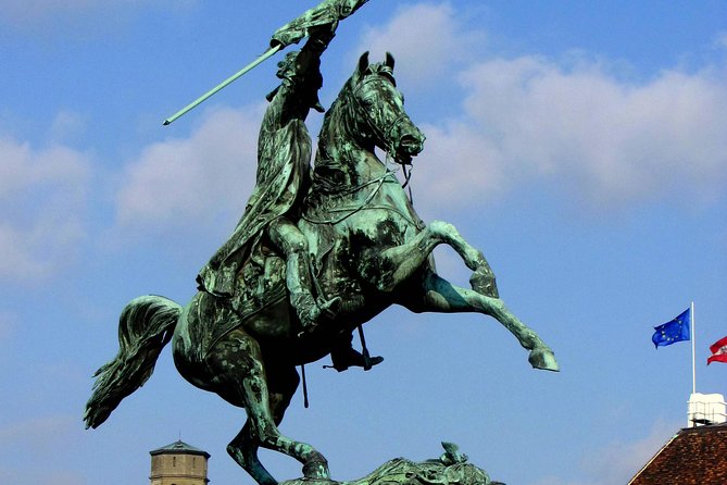 Private Vienna Highlights History Walk — WWII and Post War Vienna - Starting at Belvedere Palace and its formal gardens