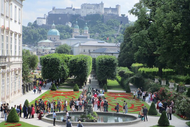 Private walking tour through the old town of Salzburg - Courtyards, market life, and the Kollegienkirche
