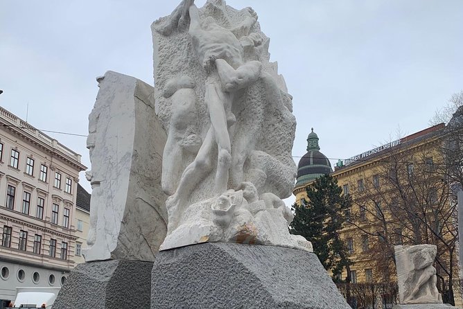 Private World War II Walking Tour in Vienna - Heldenplatz and Vienna’s political story