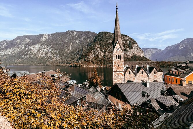 Public 6 hour tour to Hallstatt from Salzburg - The road beside emerald Fuschlsee