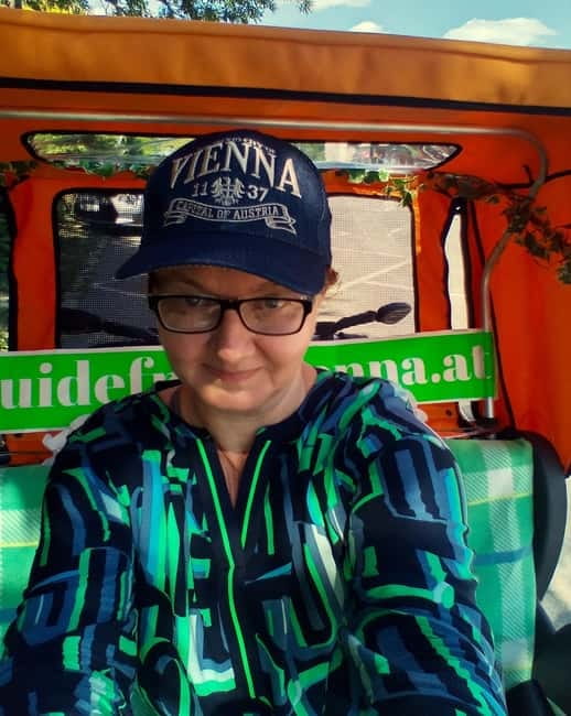 RAXI (Electric Rickshaw) Vienna Tours with two options - Hundertwasser House and modern Vienna