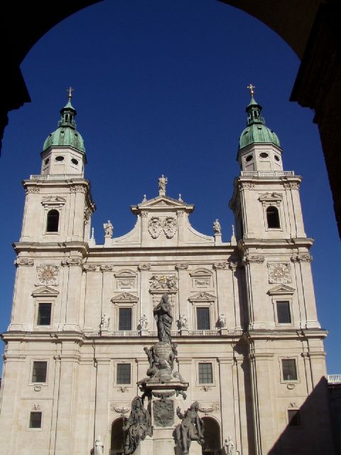 Salzburg 2.5-Hour Walking Tour: Mozart, Old Town & More - Starting at Mirabell Palace and its complicated love story