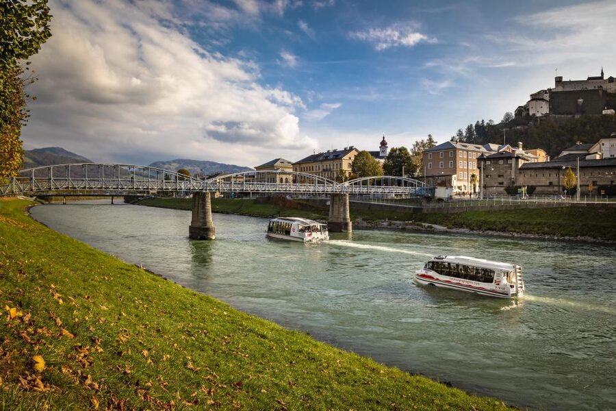 Salzburg: Amphibious Splash Tour on Land & on Water - The splashdown into the Salzach River