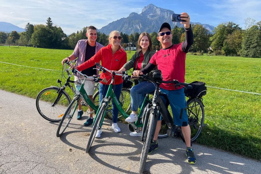 Salzburg and Surrounds: Private Scenic Bike Tour - Nonntal and the hilltop Nonnberg monastery