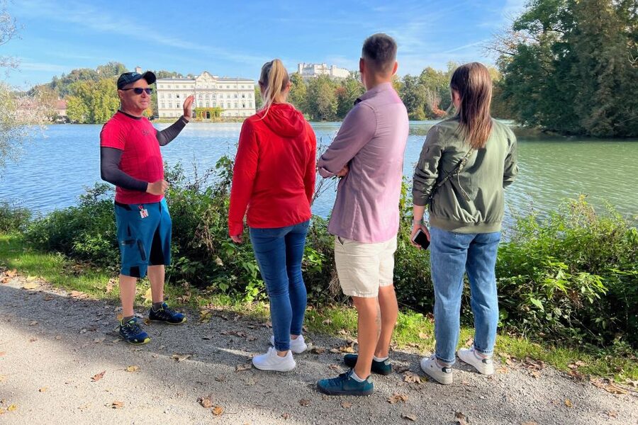 Salzburg and Surrounds: Private Scenic Bike Tour - Gneis, a leafy suburb with mountain views