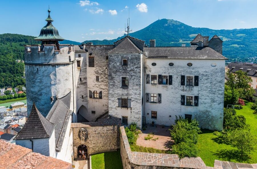 Salzburg: Austrian Food Tasting with Old Town Private Tour - Old Town sights between the restaurant stops