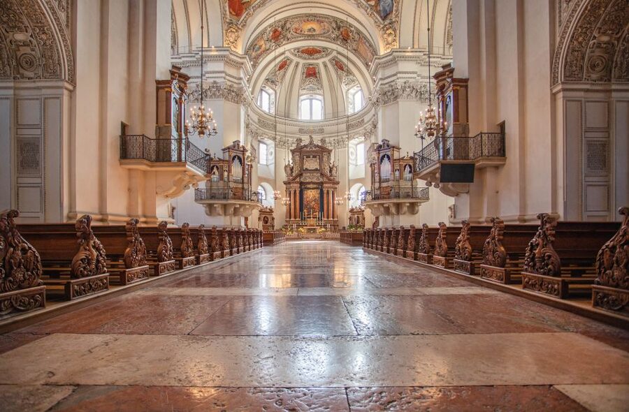 Salzburg Cathedral: Organ Concert at Midday - Entering Salzburg Cathedral at noon