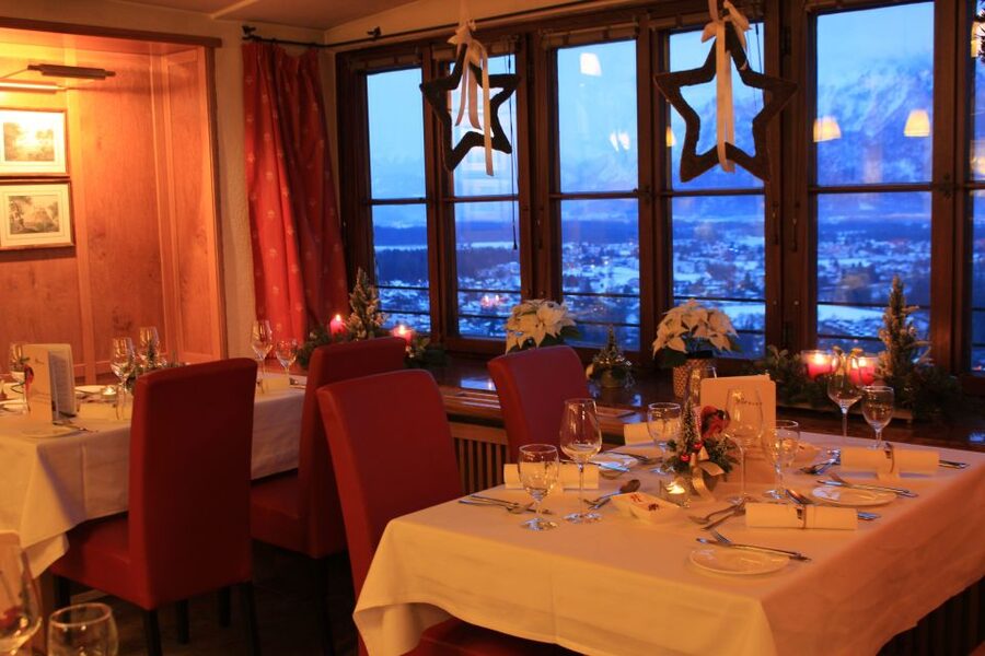 Salzburg: Christmas/Advent Concert & Dinner - Choosing Classic, VIP, or Gold VIP seating