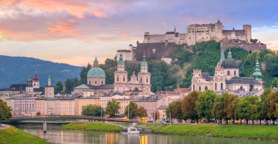 Salzburg: Christmas Market Magic with a Local - Starting At Residenzbrunnen In Salzburg’s Festive Center
