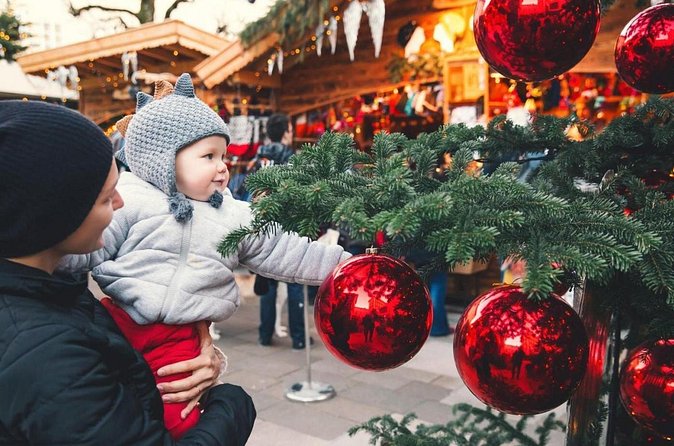 Salzburg Christmas Markets Day Trip from Vienna - Mondsee gives you a short village pause