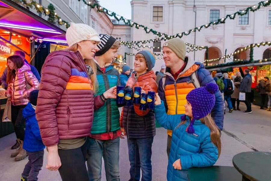Salzburg City: private photoshoot at Salzburgs landmarks - Five minutes through Getreidegasse