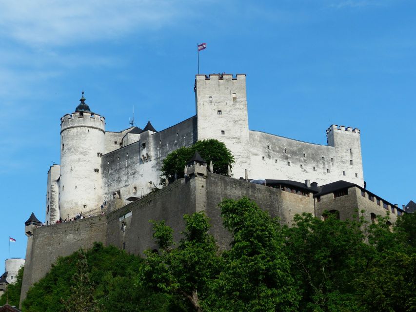 Salzburg: Express Walk with a Local in 60 minutes - Salzburg Cathedral and the city’s central sights