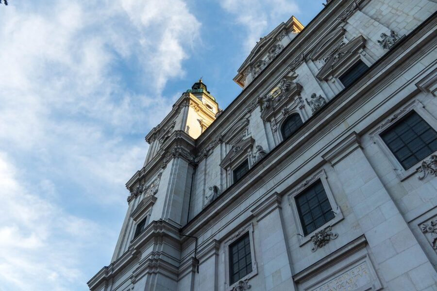 Salzburg: Express Walk with a Local in 60 minutes - Fortresses and Salzburg’s regal past